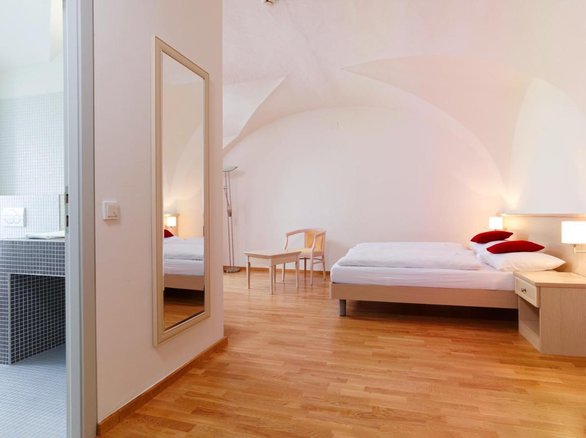 Cma Stift Ossiach Hotel Exterior photo